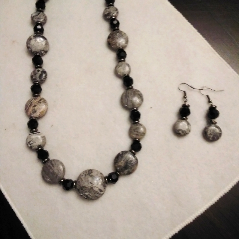 Matching necklace & earrings set